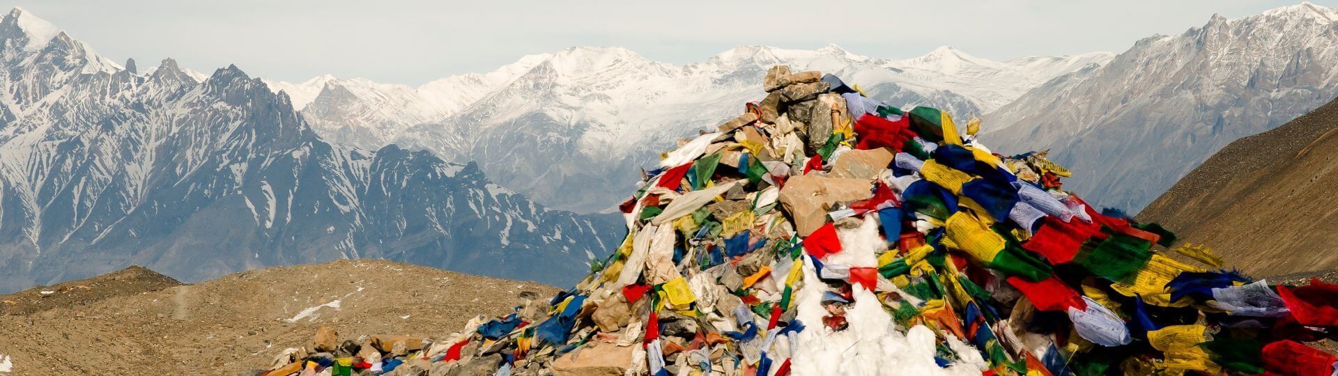 thorong-la-pass-prayer-flags