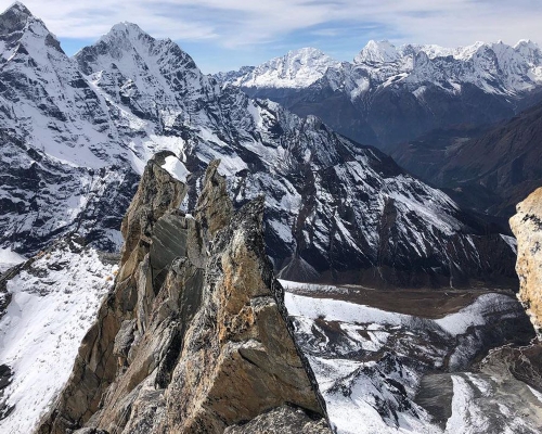 Yellow Tower Ama Dablam 